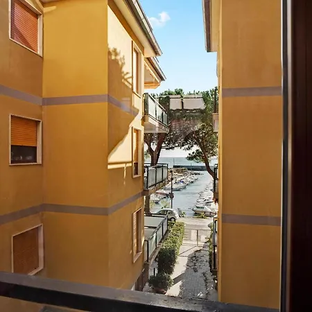 Apartment Casa Laura Elena San Bartolomeo Al Mare